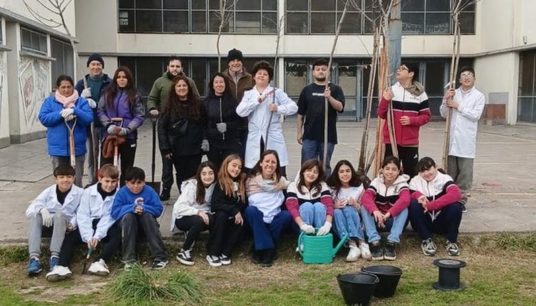 "Apadriná tu árbol": la iniciativa que busca dejar una huella verde en Quequén