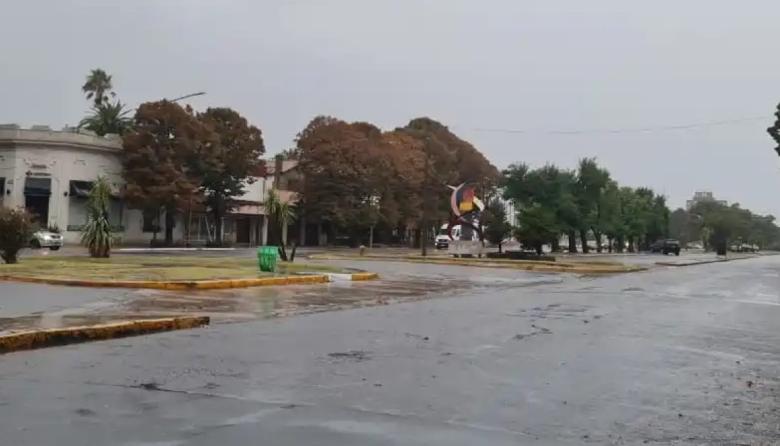 Lunes frío y con chaparrones en Necochea: ráfagas de hasta 59 km/h