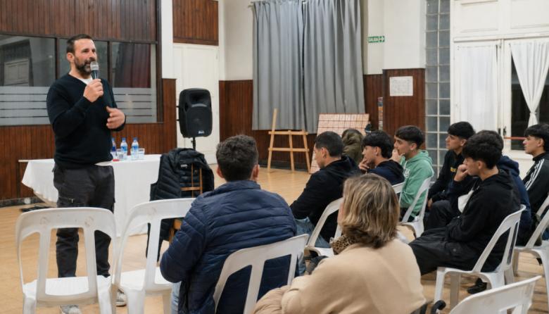 La pregunta de un adolescente que cambió una charla sobre consumos problemáticos