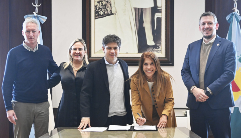 Kicillof firmó convenios de leasing por más de $14.000 millones para que municipios compren maquinaria y equipamiento