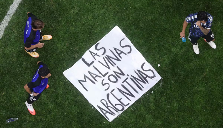 Milei cuestionó la bandera de Malvinas: “Patrioterismo barato y berreta”
