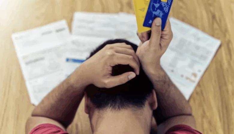 De pagar gastos con deuda a quedar afuera: la mora golpea a 7 millones
