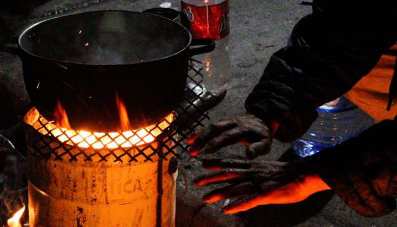 Más abrigo y más deuda, el invierno de los hogares argentinos en el gobierno de Milei