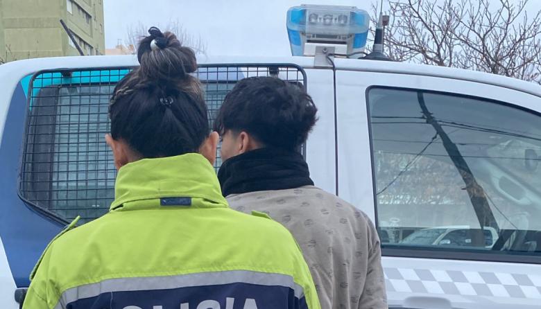 Lo encontraron cortando el candado de una moto y escapó: cayó con un cortapernos
