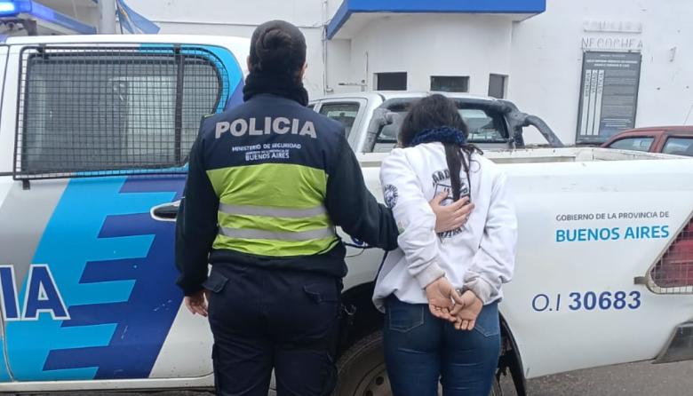 La encontraron dentro de una vivienda y tenía pedido de detención por un robo con armas