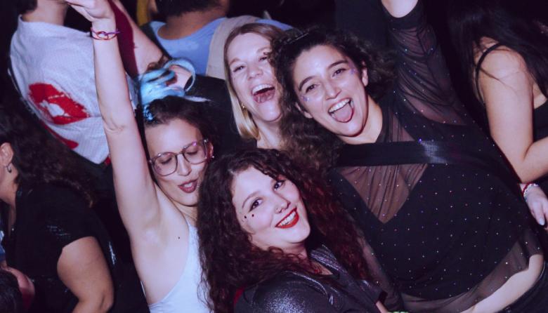 Dos noches para celebrar la amistad en Necochea: música retro y cumbia en vivo