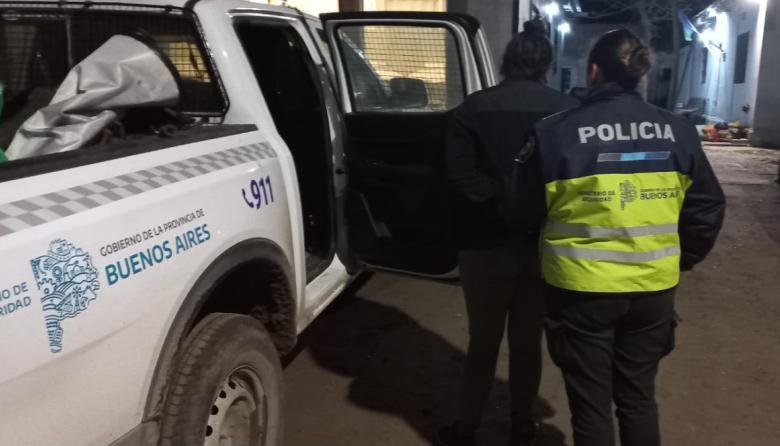 Un allanamiento conectó vehículos robados, armas y ocho causas