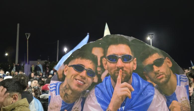 No hubo cuarta estrella, pero sí un abrazo: Necochea salió a agradecerle a la Selección