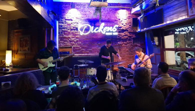 Armani Trío en Dickens Pub: una conversación musical