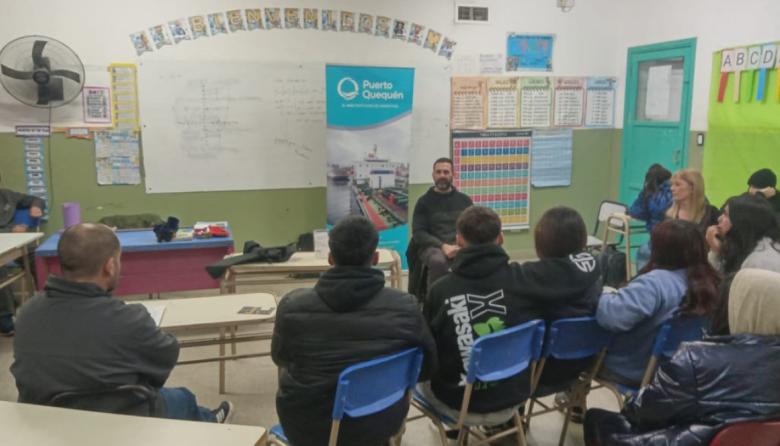 Puerto Ciudad llevó la prevención a la EES N° 9 y abrió un diálogo sobre consumos y decisiones