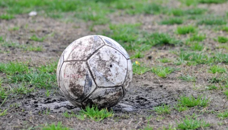 La lluvia “ahogó” el fútbol local