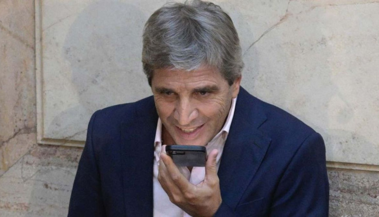 Caputo insistió con los dólares del colchón, pero su declaración jurada revela otro mapa