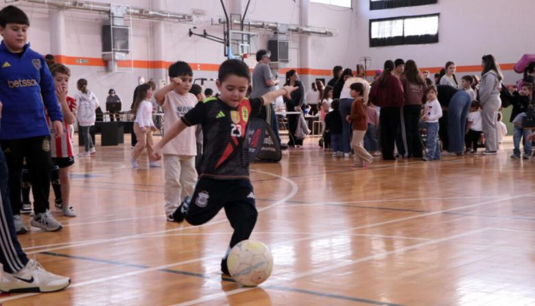 Con juegos, talleres y malabares, San Cayetano cerró las vacaciones de invierno