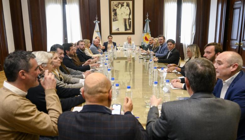 San Cayetano y Balcarce firmaron con Kicillof nuevos convenios de Provincia Leasing