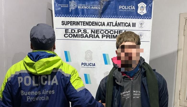 Robaron diez cuchillos de colección en el barrio Banco Provincia: detuvieron a un sospechoso