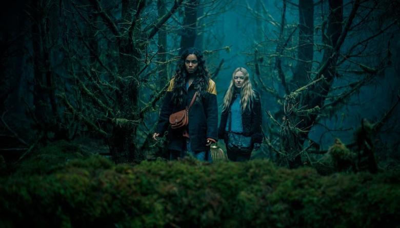 “Los Observados”: un oscuro cuento de hadas con aura de reality show