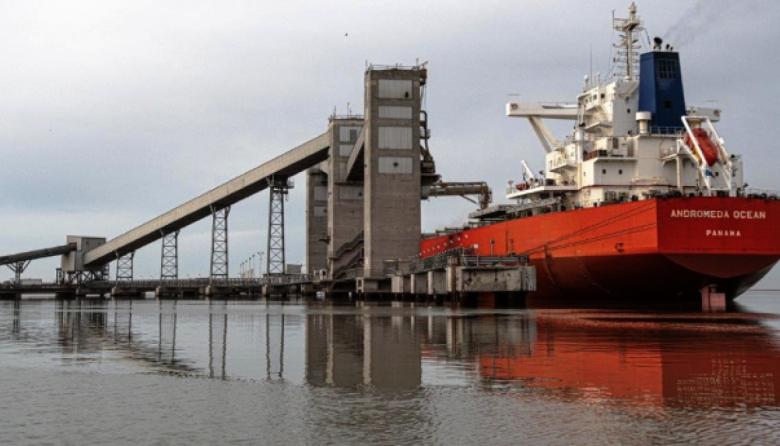 Tensión en Bahía Blanca: denuncian 400 camiones demorados en el puerto