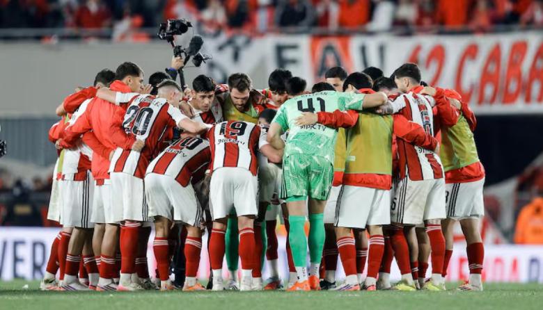 River cortó la mala racha ante el líder: venció 2-0 a Argentinos y le dio aire a Coudet