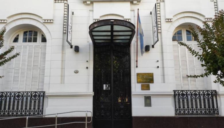 Polémica por los plátanos: el Colegio de Abogados aseguró que tenía autorización