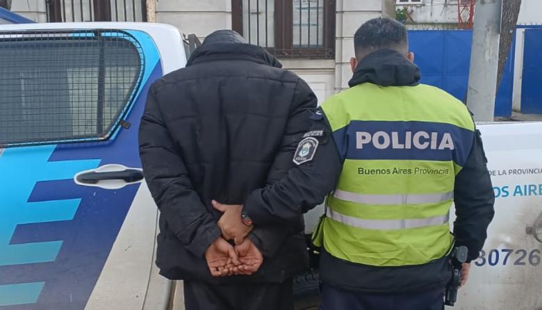 Entró a una casa, se llevó un celular y lo detuvieron a pocas cuadras con el teléfono