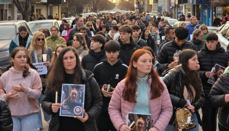“No voy a parar hasta que esto se logre”: Necochea abrazó a la familia de Anita y exigió la Autovía 88