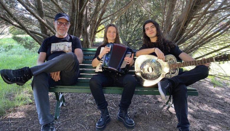 Joana Gieco y Alejo León: entre la música propia, sus proyectos individuales y acompañar a León Gieco