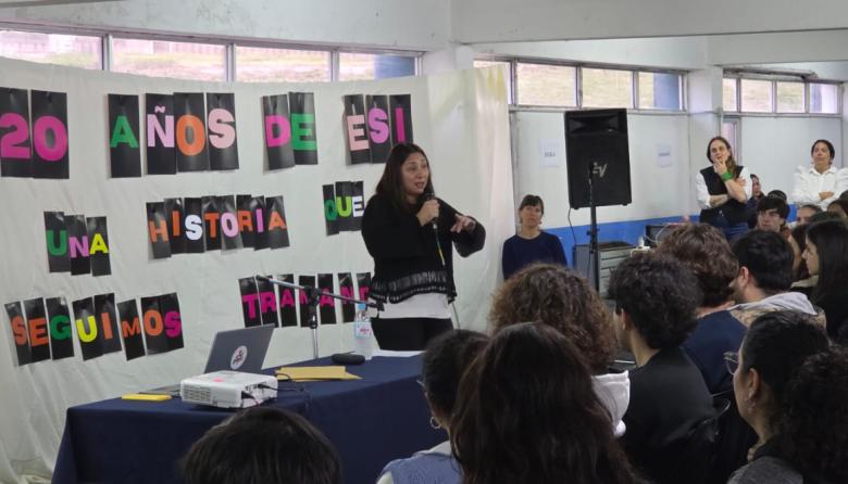 A 20 años de la ESI, Necochea abrió el debate sobre las marcas que atraviesan la escuela