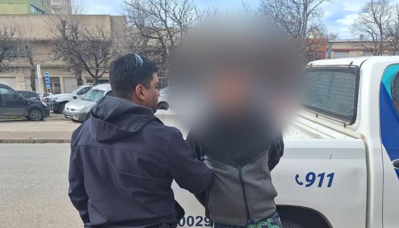 Un hombre herido fue encontrado en la casa de su ex pareja y quedó detenido