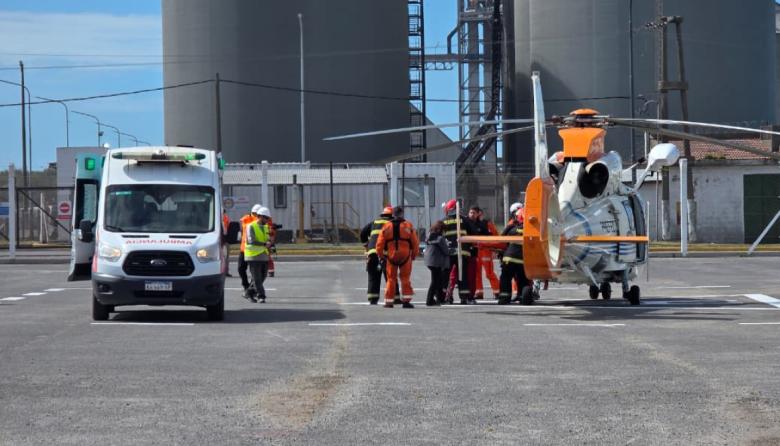 Un hombre al agua y una evacuación desde un buque: así fue el simulacro en Quequén