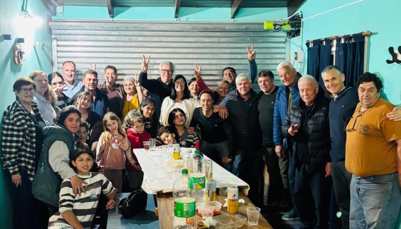Rivero llevó la recorrida del PJ a Juan N. Fernández y pidió unidad en el distrito