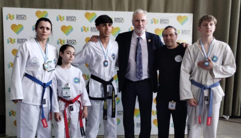 Taekwondistas de Necochea brillaron en Córdoba y sumaron puntos rumbo a Irlanda 2028