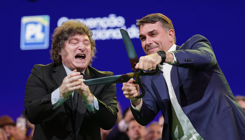 Elecciones presidenciales en Brasil: Flávio Bolsonaro superó a Lula y habrá balotaje