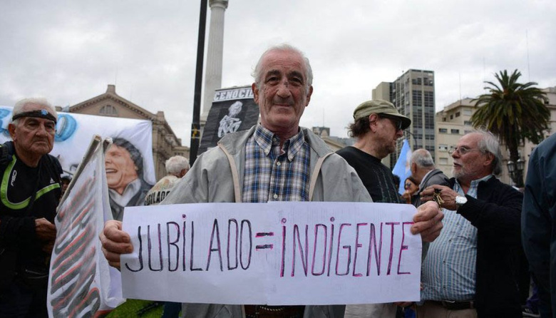 El bono para jubilados perdió más del 57% de su poder de compra durante el gobierno de Milei