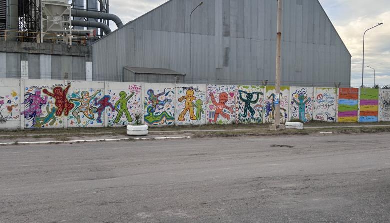 Se inaugura en Quequén “Pintando la Paz”, un mural colectivo contra la violencia