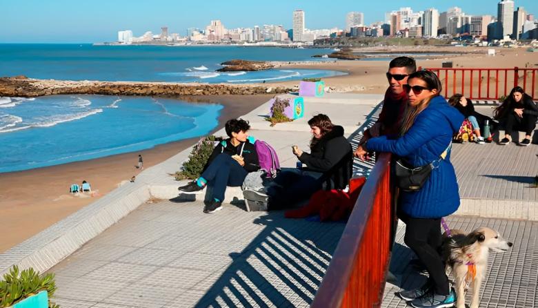 Finde largo: viajaron casi 1,5 millones de turistas, pero cayó el gasto total