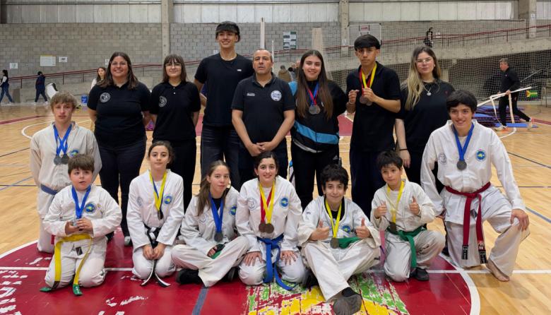Cinco títulos y 20 podios: el taekwondo necochense se destacó en Tres Arroyos