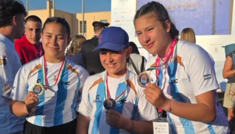 Quequén hizo historia en Italia: tres chicos lograron oro, plata y bronce en el Mundial de stand up paddle