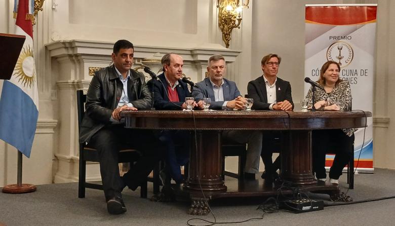 Santiago Veiga encabeza el 56º Congreso de FAPED en Córdoba, con 15 círculos del país