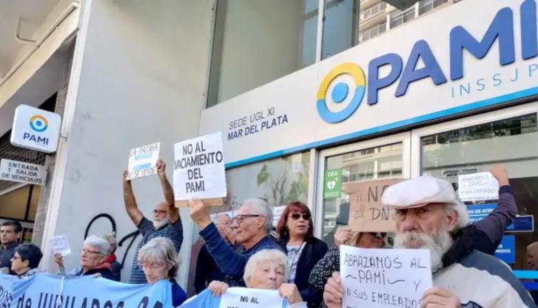 Crisis del PAMI: médicos bonaerenses advierten que los hospitales públicos podrían desbordarse