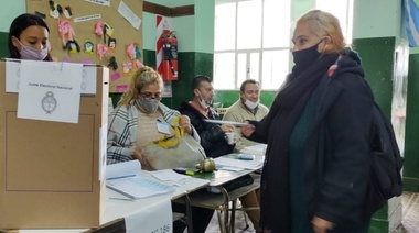 Silvina Andrada: “Llamamos a la población a sumarse con el voto como a las luchas para defender todas las reivindicaciones de la clase obrera”