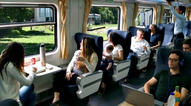 Miles de personas en Constitución retirando pasajes en tren: mirá precios y horarios