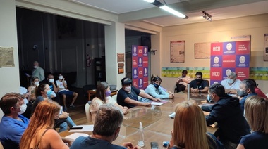 Buscan solucionar la puja entre feriantes de la economía popular y el municipio