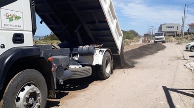 Continúa la colocación de asfalto reciclado en calles de la ciudad
