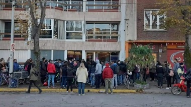 Falta de medicamentos y malos tratos: el Movimiento Evita se movilizó a la Secretaría de Salud