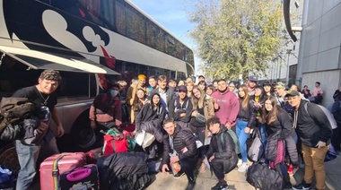 Pasan por Necochea y Quequén estudiantes egresados de todo el país