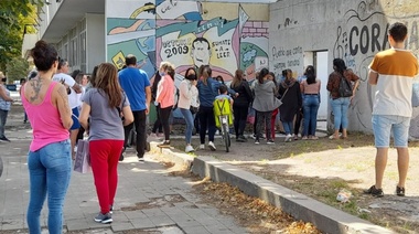 Lanzaron una "bomba tóxica" en la Secundaria N°1: Debieron desalojar y suspender las clases de hoy