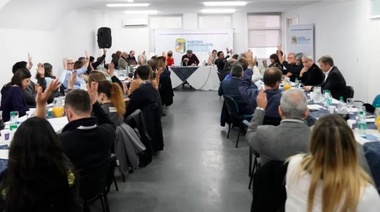 EL PJ bonaerense confirmó los nombres para sus 45 secretarías y Andrea Cáceres ocupará "Economía Social"