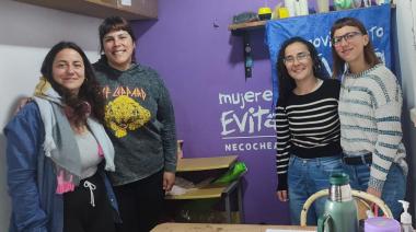 A través del rol de promotoras de género patean barrios populares