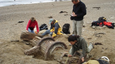 Prefectura advirtió que en los restos hallados en la costa habría otro elemento de carácter arqueológico