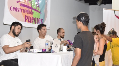 Una ONG local entregó tablets a emprendedores